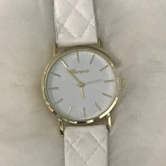 ❗️SOLD❗️Geneva Quartz Watch - Picture 2 of 3